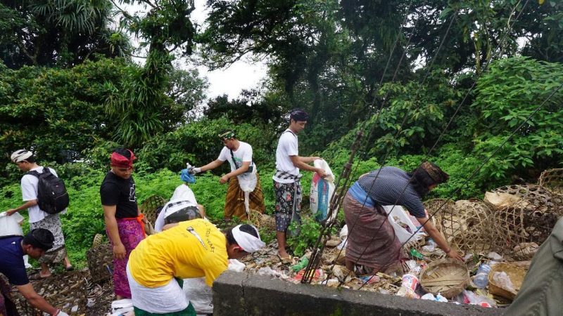 Bisnis Kreatif Pemanfaatan Limbah Plastik Menjadi Usaha